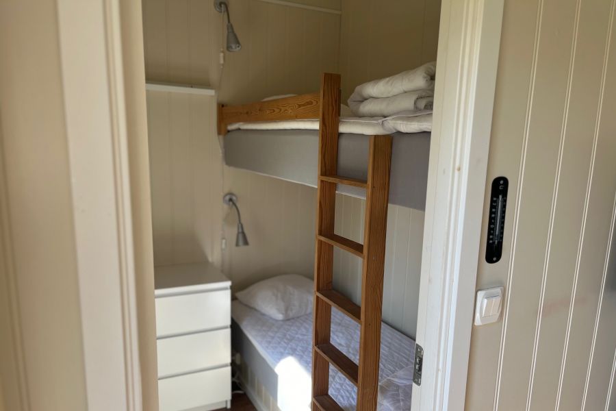 4 bed cabin galo havsbad slaapkamer 1