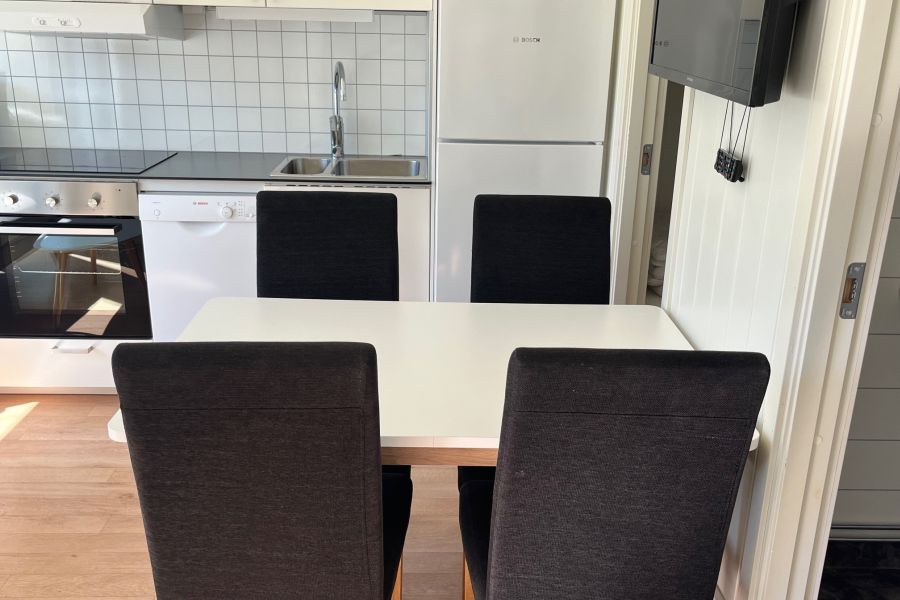 6 bed cabin galo havsbad eethoek