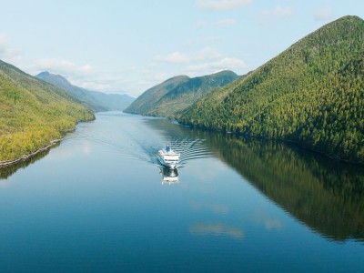 Schip van BC Ferries tijdens de Inside Passage tocht in British Columbia in Canada.