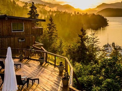 Uitzicht vanaf de West Coast Wilderness Lodge op Vancouver Island in Canada.
