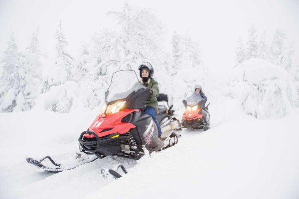Sneeuwscooter Arctic Speed Rukan Salonki met BBI Travel