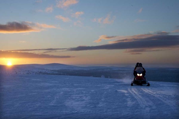 Sneeuwscooter Arctic Speed Rukan Salonki met BBI Travel