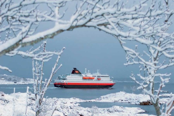 Winter wonderlandschap tijdens een Hurtigruten reis 