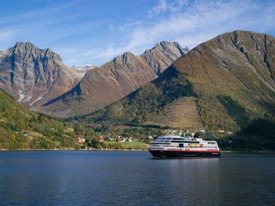 Hurtigruten 2024 Bergen - Kirkenes met BBI Travel