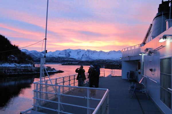 Zonsondergang aan boord van Hurtigurten 