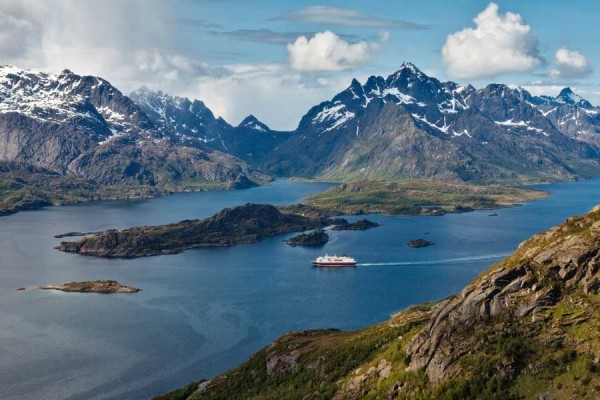 Varen door de Fjorden met Hurtigruten 
