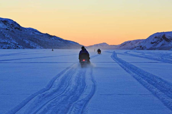 Hurtigruten excursie sneeuwscootersafari Kirkenes met BBI Travel