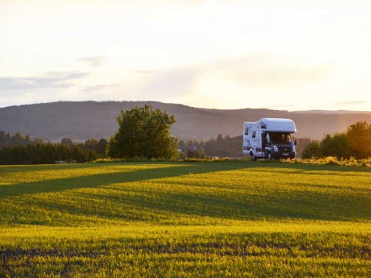 Voel de vrijheid met een camperhuur te boeken bij BBI Travel